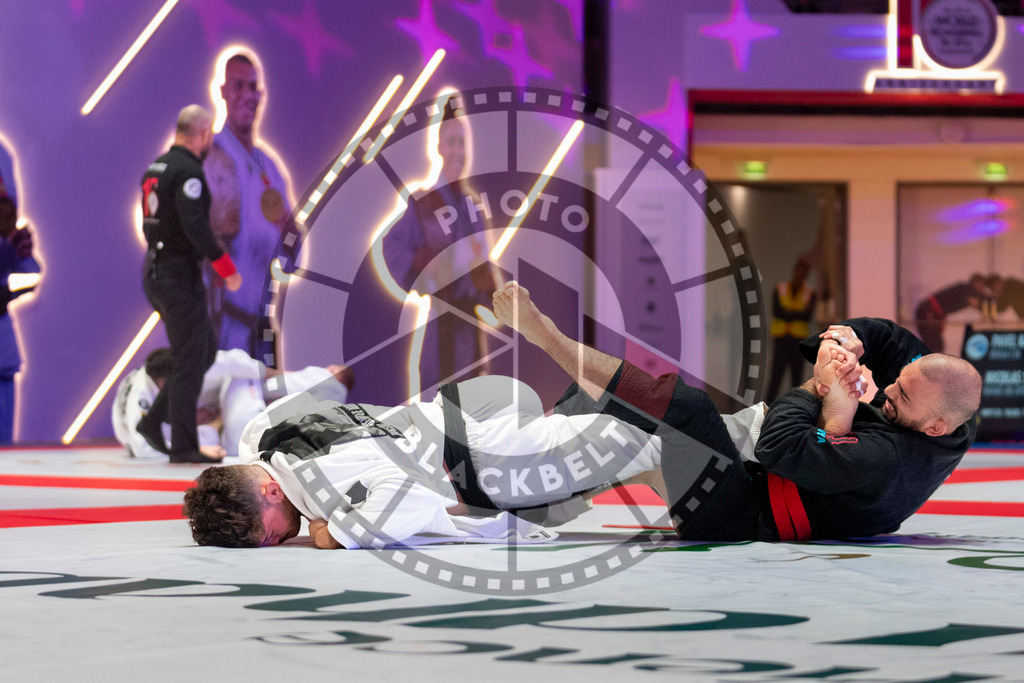 20231109PBB3660 | Fighters compete during the AJP World Professional Championship in the Mubadala Arena in Abu Dhabi, Arab United Emirates, on November 9, 2023.