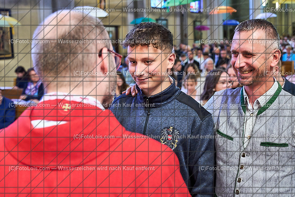 ALP1105_PfarrFirmung Wieselburg_Firmvorgang | (C)FotoLois.com, Alois Spandl, Firmung in der Pfarrkirche Wieselburg mit Generalvikar Dr. Christoph Weiss, Dechant Pfarrer Daniel Kostrzycki und Monignore Franz Dammerer, Sa 15. Juni 2024.