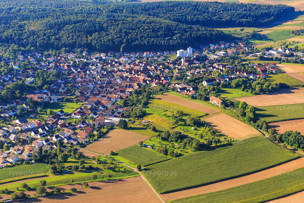 Luftbild: Dorfansicht aus Norden im Ortsteil Neibsheim in Bretten im Bundesland Baden-Württemberg in Deutschland. Foto: IMG_093916.jpg vom 23.08.2016 durch Werner Riehm/FLY-FOTO.de