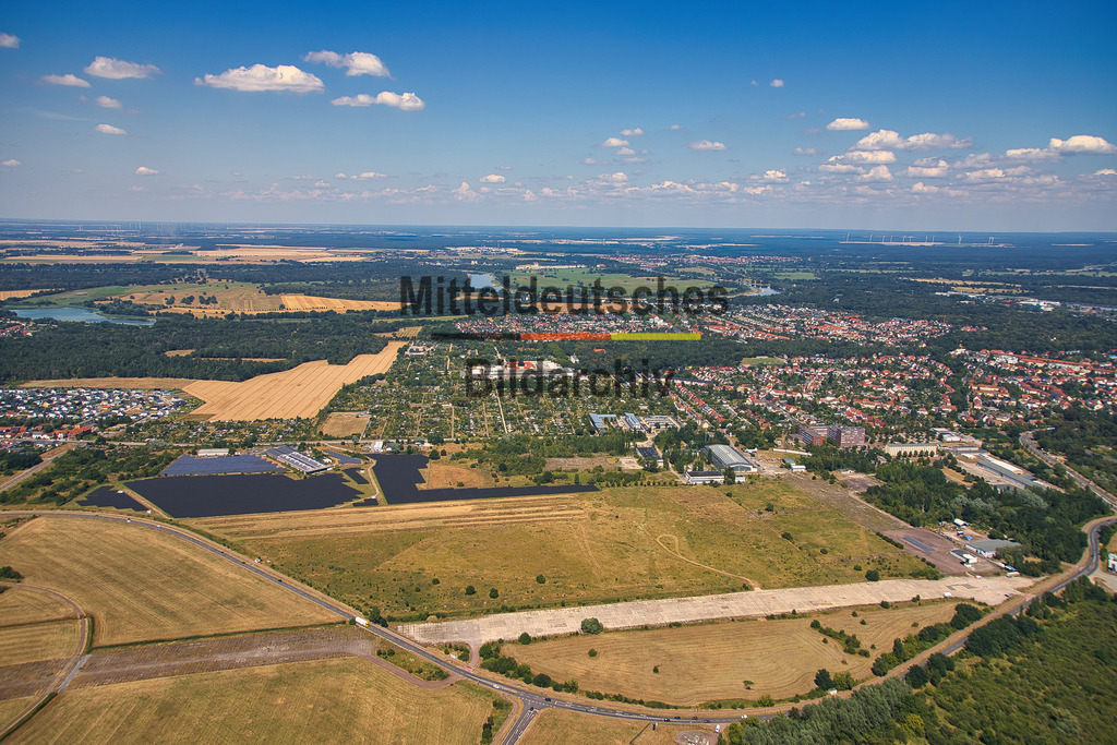 23_Dessau-Roßlau_2438 | Professionelle Luftaufnahme eines Industrie- oder Gewerbestandortes in Sachsen-Anhalt. Die Aufnahme entstand bei einem Fotoflug mit dem Tragschrauber oder der Drohne und dokumentiert Unternehmen, Gewerbeflächen und wirtschaftliche Infrastruktur aus der Vogelperspektive. Das Luftbild steht für redaktionelle und kommerzielle Nutzungen sowie als hochwertiger Wanddruck zur Verfügung. - Realisiert mit Pictrs.com