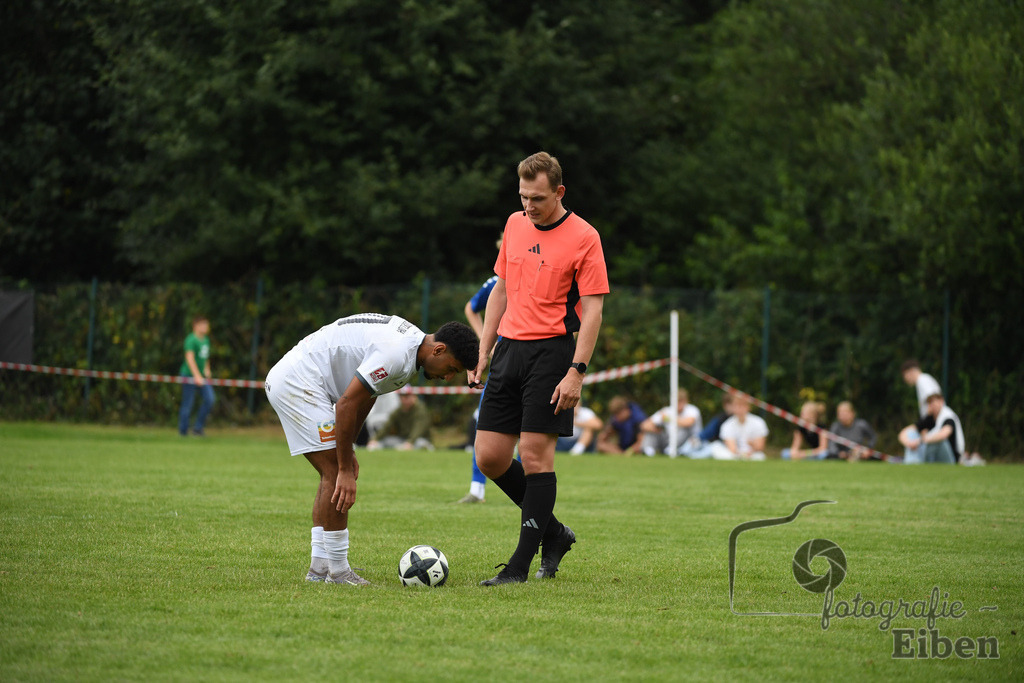 Sport-Duwe Cup | Sport-Duwe Cup Oldenburg; SSV Jeddenloh (weiß)-VFB Oldenburg (blau) am 05.07.2025 in Oldenburg (Sportanlage TuS Eversten), Photo: Philip Eiben 2025 - Realisiert mit Pictrs.com