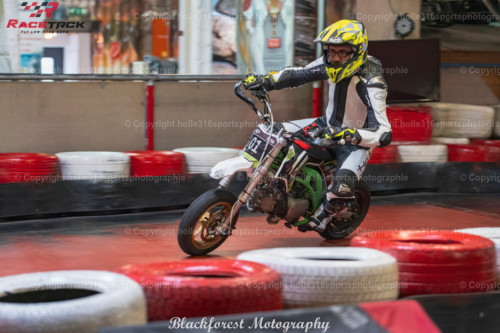 12_01racetrck.1206-2 | Sportfotografie , Motorsport, Motoross, Reitsport, Mointainbike, Enduro,
Landschaft , Outdoor, Eventfotografie, Landschaft, Bilder online bestellen - Realisiert mit Pictrs.com