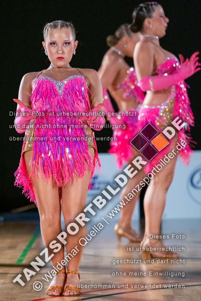 20250504-01709 | Hier finden Sie Tanz Bilder vom Latein und Standard Formationen tanzen. Sportbilder vom Tanzsport. Schöne Fotos und von Weltmeisterschaft, Europameisterschaft, Bundesliga, Regionalliga, Oberliga und Landesliga sowie von GOC Stuttgart, DanceComp, WM Bremen