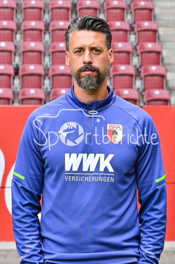 FC Augsburg 2025/26 | Sandro WAGNER Trainer FC Augsburg / Einzelfoto / Freisteller / Media Day FC Augsburg: WWK-Arena am 06.08.2025
