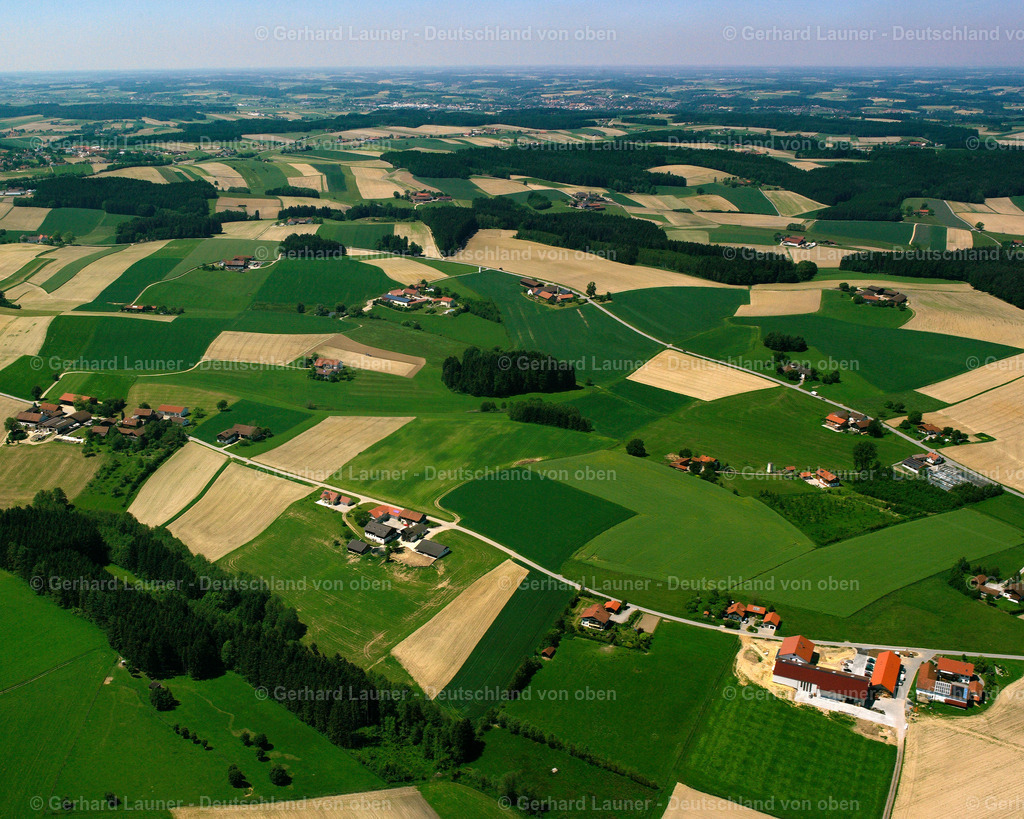 2516131 | EDSTALL 01.08.2005 Strukturen auf landwirtschaftlichen Feldern  in Edstall im Bundesland Bayern, Deutschland // Structures on agricultural fields  in Edstall in the state Bavaria, Germany Foto: Gerhard Launer