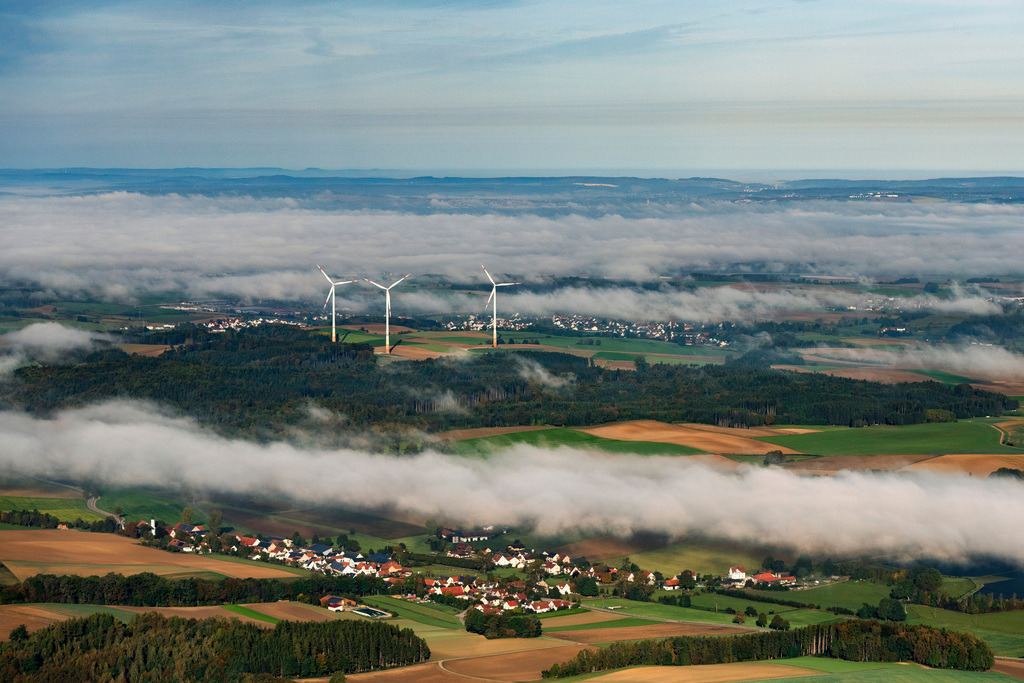 dr__0038587.jpg | PöTTMES 23.10.2023 Windenergieanlagen ( WEA ) - Windrad- in einem Wald- und Forstgebiet in Pöttmes im Bundesland Bayern, Deutschland.