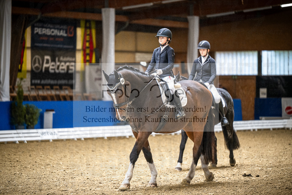 DOS_2406 | Entdecke hochwertige Reitturnierfotos von Foto Oger. Professionell, emotional und authentisch – jetzt Lieblingsmomente im Shop bestellen.Deutschlandweite Turnierfotografie. - Realisiert mit Pictrs.com