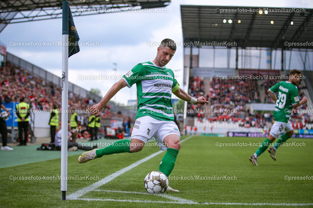RWE3Liga25052401022 | 25.05.2024, Essen, Fußball, Finaltag der Amateure, Niederrheinpokal Finale, Stadion an der Hafenstraße, Saison 2023 2024, Rot-Weiss Essen – SC Rot-Weiß Oberhausen: Moritz Stoppelkamp (RW Oberhausen) Eckball. 
DFB regulations prohibit any use of photographs as image sequences and or quasi-video.