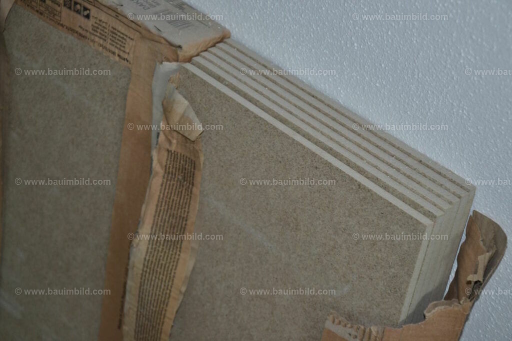 bib-lg21-fliesenlegerarbeiten-0028 | Nach LV-Leistungsgruppen sortierte Detailfotos über den Bau eines Hauses. Alle Hausbau-Bilder direkt vom Urheber und Autor der Website Haus-Selber-Bauen.com