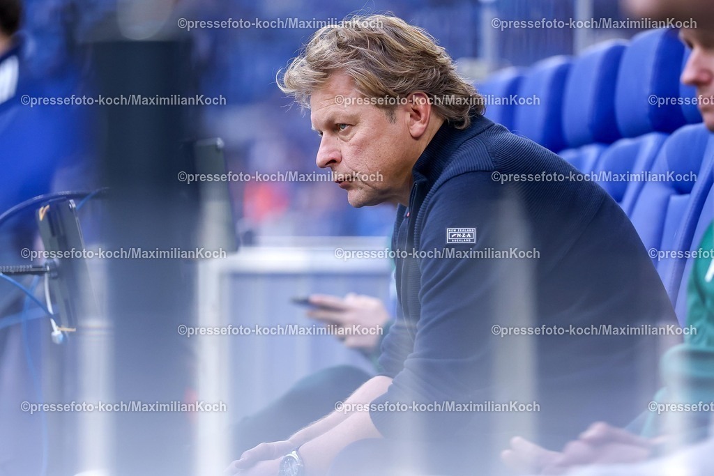 S0426092501012 | 25.09.2025, Fußball, FC Schalke 04 - SpVgg Greuther Fürth, 7.Spieltag, 2. Fußball Bundesliga, Veltins-Arena Gelsenkirchen, Saison 2025 2026: Youri Mulder - Direktor Profifußball (Schalke04)  DFB regulations prohibit any use of photographs as image sequences and or quasi-video.