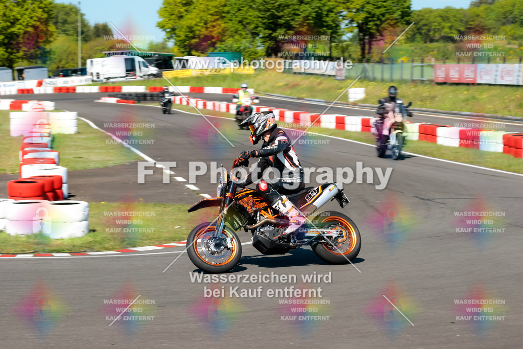 Moto-TeamOBK-21725 | Hier findet Ihr Bilder von Touristenfahrten auf der Nürburgring Nordschleife oder von anderen Veranstaltungen die ich besucht habe. Viel Spass beim Durch Schauen 
