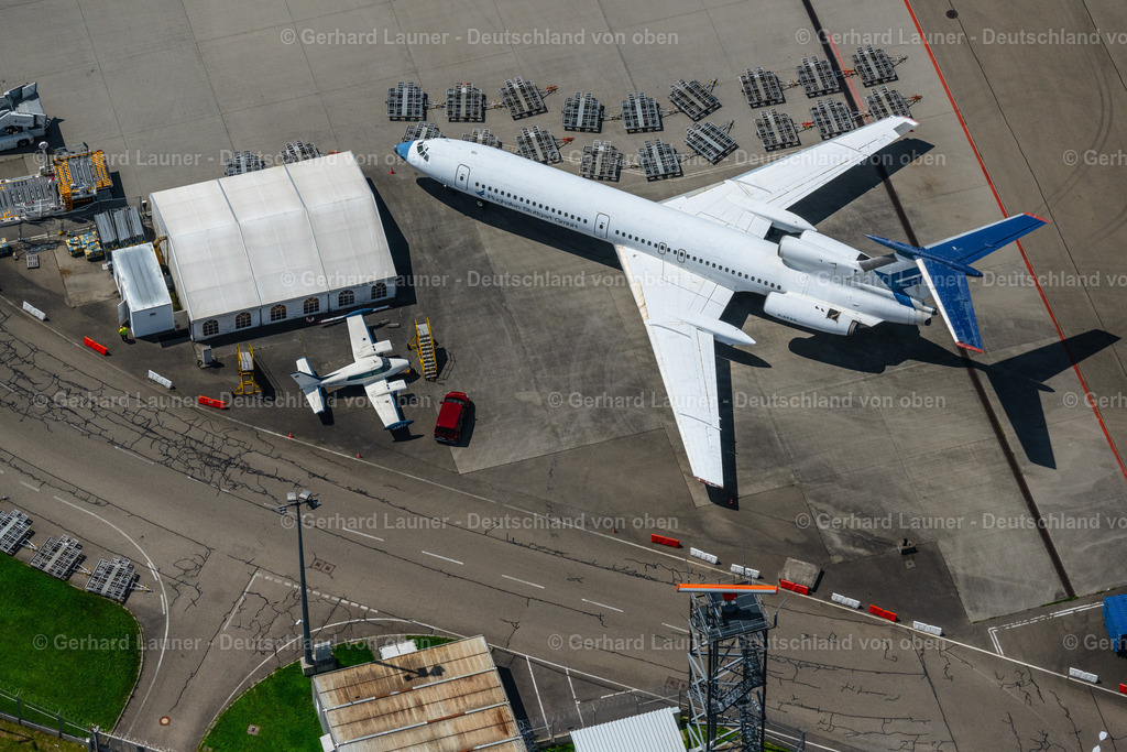 4046609 | LEINFELDEN-ECHTERDINGEN 19.07.2021 Passagierflugzeug eines selten gewordenen Businessjets - Geschäftsfliegers D-AFSG mit Triebwerken seitlich am Heck auf der Parkposition - Abstellfläche auf dem Flughafen Stuttgart Leinfelden-Echterdingen im Bundesland Baden-Württemberg, Deutschland. Weiterführende Informationen bei: Flughafen Stuttgart GmbH. // Passenger airplane eof a business jet that has become rare - business aircraft D-AFSG with engines on the side of the rear in parking position - parking area at the airport Stuttgart in Leinfelden-Echterdingen in the state Baden-Wuerttemberg, Germany. Further information at: Flughafen Stuttgart GmbH. Foto: Gerhard Launer