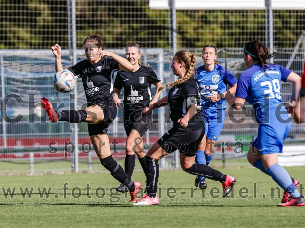 2023-10-21_067_FC_Langengeisling_gegen_TSV_Eching | Erding, Deutschland, 21.10.2023:
Fußball, Bezirksoberliga 2023 / 2024, 8. Spieltag, FC Langengeisling gegen TSV Eching, Endergebnis: 0:0

Anika Aberl (TSV Eching, #15), Katrin Schwentner (TSV Eching, #2), Stefanie Karamatic (FC Langengeisling, #39)

Foto: Christian Riedel / fotografie-riedel.net