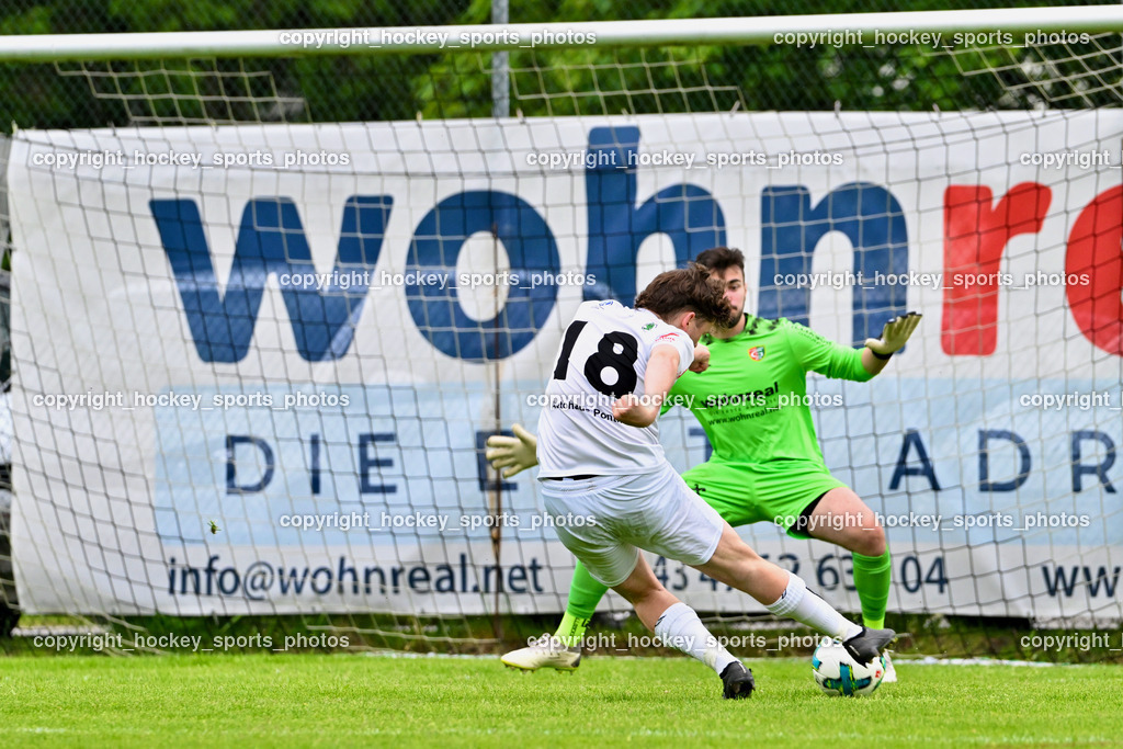 FC ASKÖ Gmünd vs. Rapid Lienz  | #18 Oliver Gomig Rapid Lienz, #22 Alexander Andreas Stranner ASKÖ Gmünd, Tor Rapid Lienz, FC ASKÖ Gmünd vs. Rapid Lienz , FC ASKÖ Gmünd vs. Rapid Lienz  am 02.06.2024 in Gmünd (Sportplatz Gmünd), Austria, (Photo by Bernd Stefan)