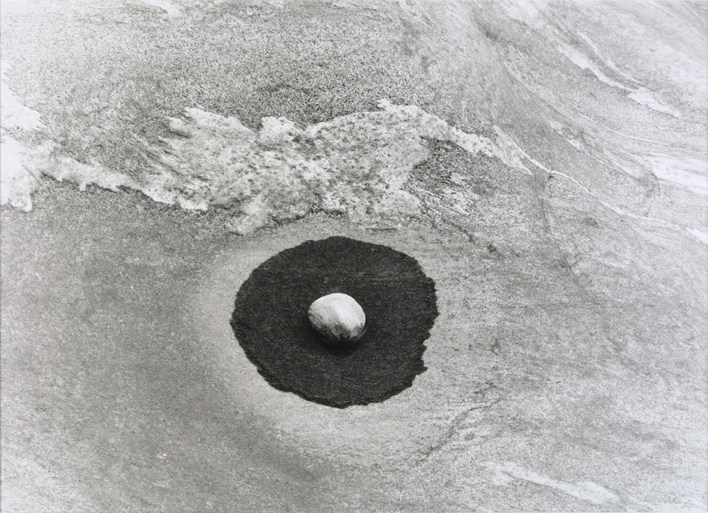 Steinwort_Mitte_23x17cm_sw | Steinwort gefunden im Valle Verzasca, Tessin, Schweiz
analoge schwarz-weiss Fotografie. Fotografiert mit Hasselblad, gescannt, gedruckt auf Hahnemühle Photo Rag Velvet.