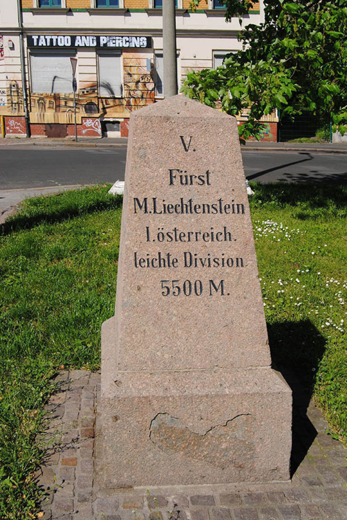 Apelsteine - Apelstein Nr. 26 (Antonienstraße 24) | Entdecke über 20 Kategorien Leipzig-Motive: Foto-Downloads, hochwertige Poster, Leinwand- & Fine-Art-Prints. Jetzt Lieblingsfoto im Bildlexikon Leipzig Shop bestellen!
