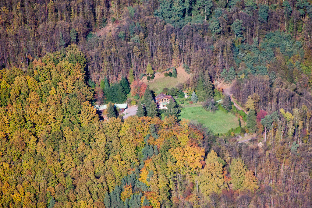 Luftbild: Forstbetrieb Adelberg in Annweiler am Trifels im Bundesland Rheinland-Pfalz in Deutschland. Foto: IMG_34639.jpg vom 26.10.2010 durch Werner Riehm/FLY-FOTO.de