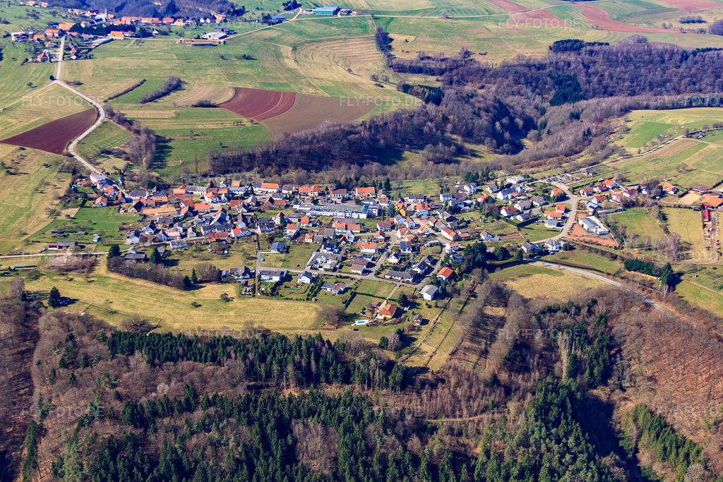 Luftbild: Dorfansicht aus Osten in Schweix im Bundesland Rheinland-Pfalz in Deutschland. Foto: IMG_38448.jpg vom 20.03.2011 durch Werner Riehm/FLY-FOTO.de