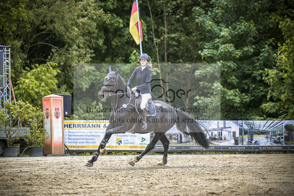 DOS_6898 | Entdecke hochwertige Reitturnierfotos von Foto Oger. Professionell, emotional und authentisch – jetzt Lieblingsmomente im Shop bestellen.Deutschlandweite Turnierfotografie. - Realisiert mit Pictrs.com