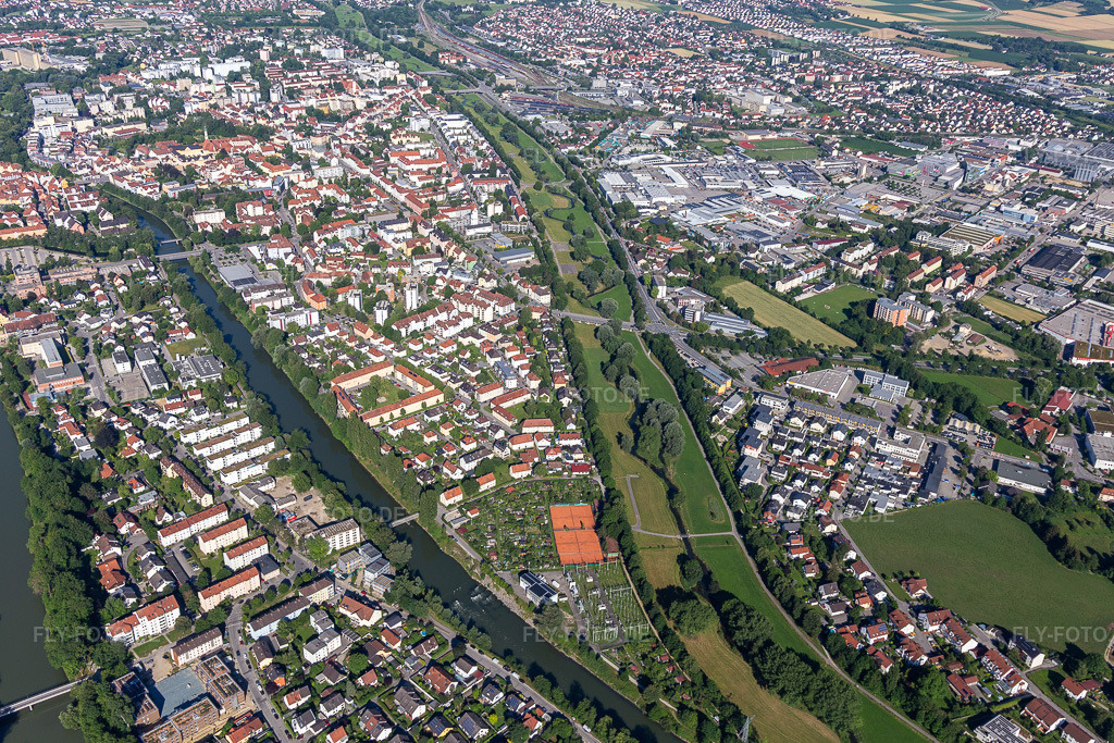 Luftbild:  in Landshut im Bundesland Bayern in Deutschland. – Foto: IMG_133066.jpg vom 03.07.2022 durch Werner Riehm/FLY-FOTO.de – Auflösung des Originals: 5123 x 3415 px – Stadt Landshut