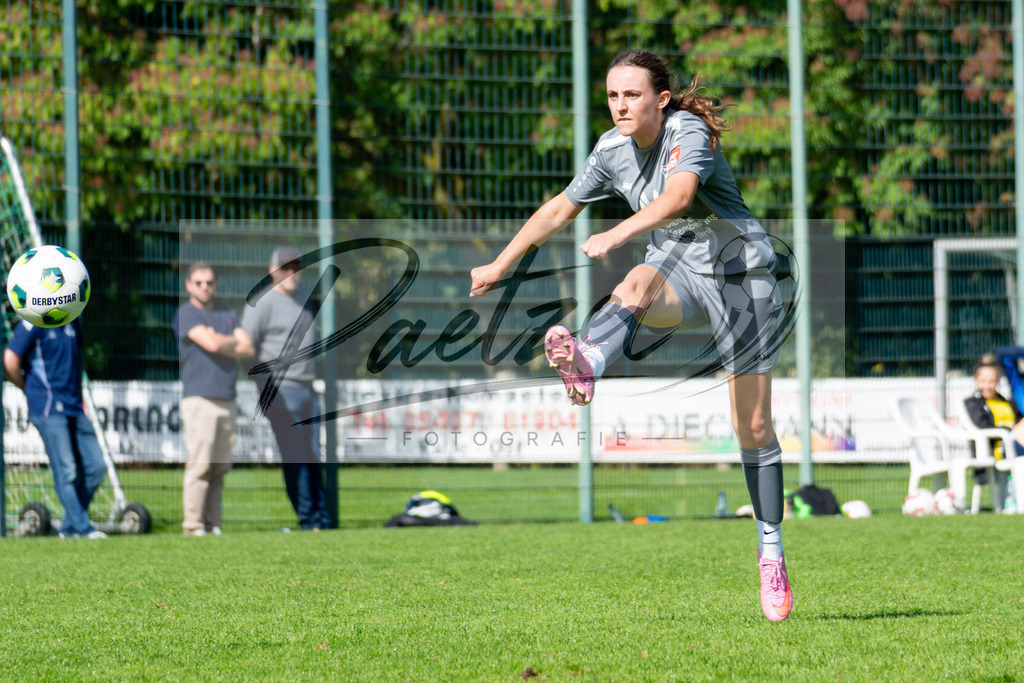 20260906_RULSVK_0943 | Fußball, Frauen:   beim Spiel der Kreisliga zwischen SG Rulle/Haste vs. SV Kettenkamp am 06.09.2026 im Stavermann-Sportpark in Rulle/Wallenhorst, Deutschland.(Foto von Nico Paetzel) - Realisiert mit Pictrs.com