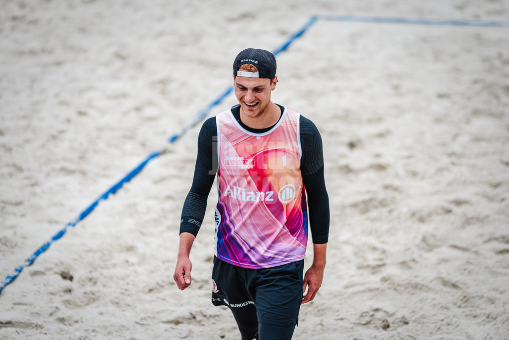 Beachvolleyball | Frauen | German Beach Tour 2024 | Tourstop Düsseldorf | 17.05.2024 | Max Just lächelt
