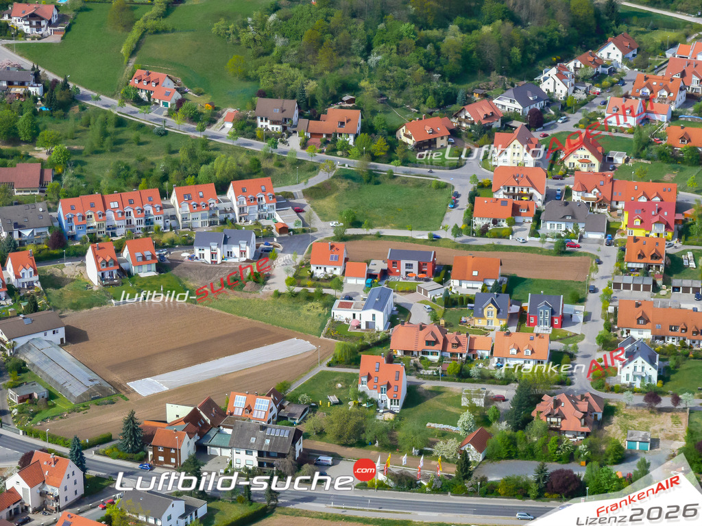 Die Luftaufnahme der Stadt Hallstadt wurde vom UL-Flugzeug heraus erstellt ( keine Drohne )- hohe Auflösung für beste Qualität
