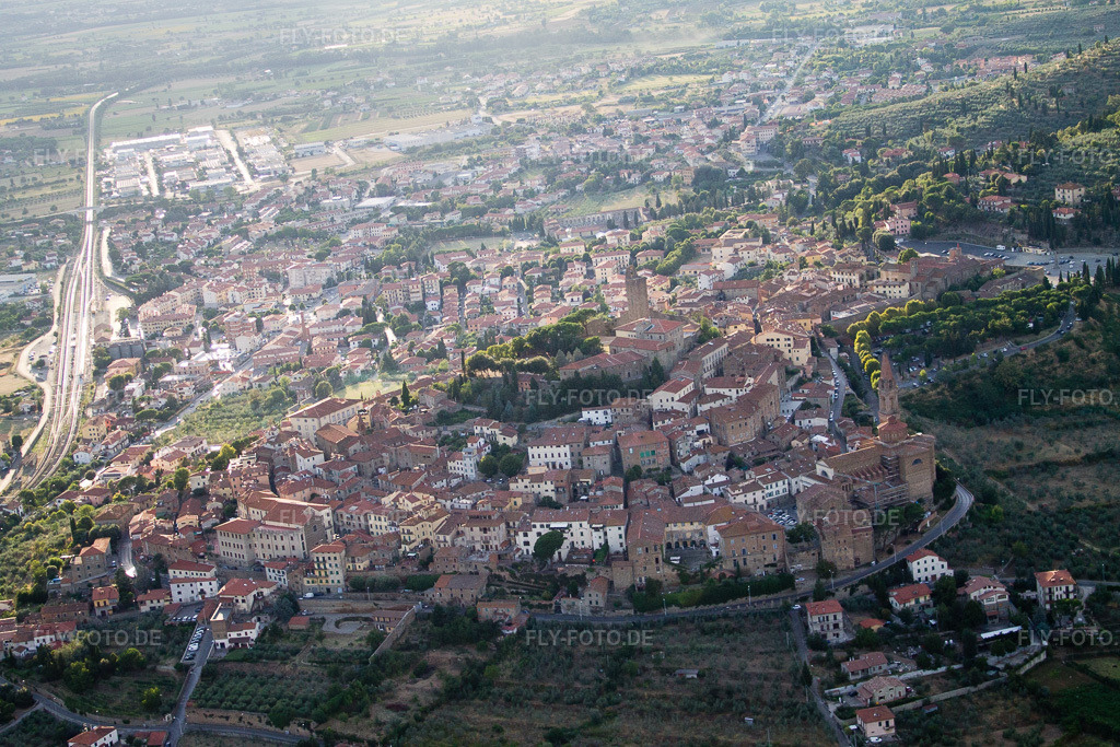 Luftbild: Ortsansicht in Poggiolo im Bundesland Toscana in Italien. Foto: IMG_43291.jpg vom 24.07.2011 durch Werner Riehm/FLY-FOTO.de