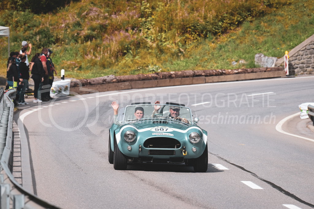 21. Arosa ClassicCar 2025 - 7. =September= 2025 | Ernst Lüthi aus Rhäzüns (SUI) in einem AC Cobra Shelby 289 FIA aus dem Jahre 1965 mit Startnummer 507 am Arosa ClassicCar 2025 in der Kategorie Competition..@arosaclassiccar, @arosa.official, #arosaclassiccar, #arosa, #76curves, #classiccarBild: Sportfotografie Markus Aeschimann | www.markus-aeschimann.ch - Realisiert mit Pictrs.com