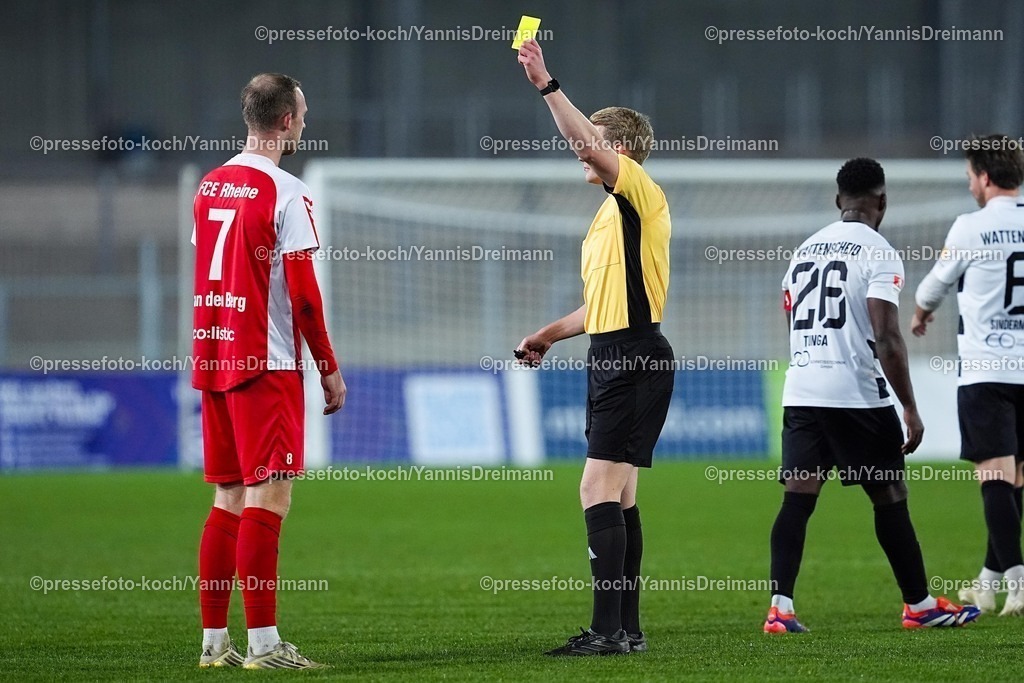 xYDRx06112501075 | 06.11.2025, xydrx, Fußball, Oberliga Westfalen, SG Wattenscheid 09 - FC Eintracht Rheine, Saison 2025 2026, Lohrheidestadion: Fabian Kiehl (Schiedsrichter) zeigt Bennet van der Berg (FC Eintracht Rheine #7) die gelbe Karte