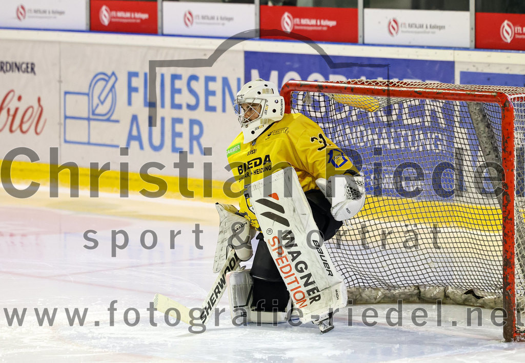 2022-11-20_082_TSV_Erding_gegen_ERSC_Amberg | Erding, Deutschland, 20.11.2022:
Eishockey, Bayernliga 2022 / 2023, 15. Spieltag, TSV Erding gegen ERSC Amberg, Endergebnis: 5:1

Torwart Timon Bätge (ERSC Amberg, #31)

Foto: Christian Riedel / fotografie-riedel.net