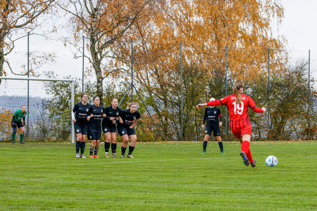 HOHFCH_251109_6283 | 1.FC Heidenheim 1846 II vs. GAST, Fußball, Frauen, Bezirksliga, 2025/2026, X. Spieltag, 03.10.2025 in Heidenheim, Kunstrasen b. Voith-Arena West(Foto: Michael Bulling) - Realisiert mit Pictrs.com
