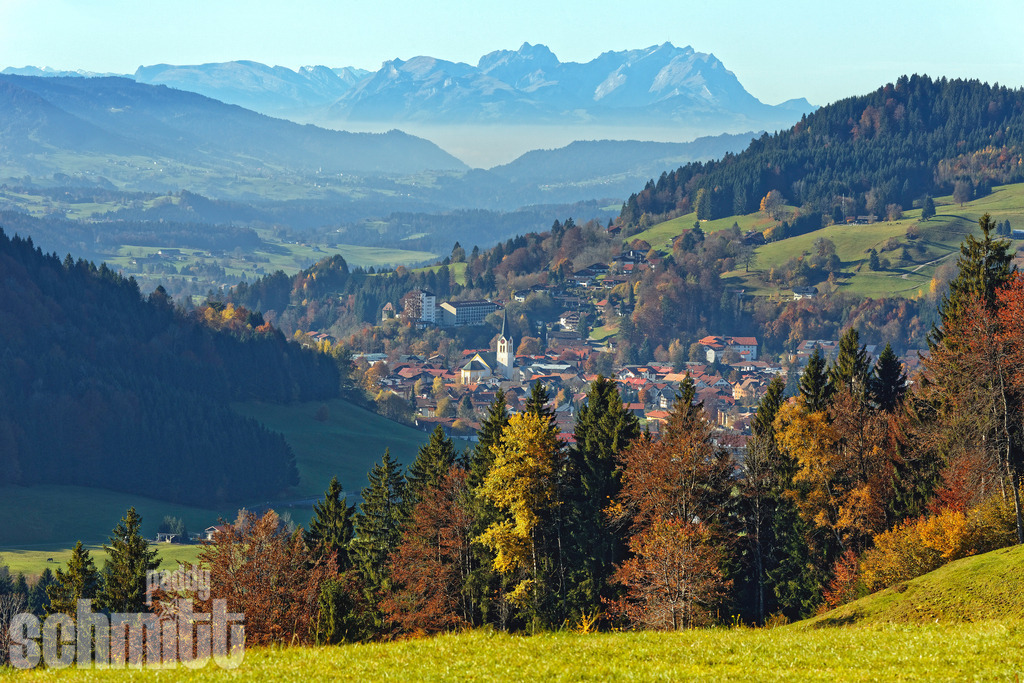 PS-Oberstdorf-2026-01 | Entdecke die größte Bildgalerie der Region mit Fotografien aus dem Allgäu, der Bodenseeregion, Oberschwaben, dem Donautal und der Schwäbischen Alb. Landschaften, Luftaufnahmen und Reisefotografie als Wandbild und Fotokunst. - Realisiert mit Pictrs.com