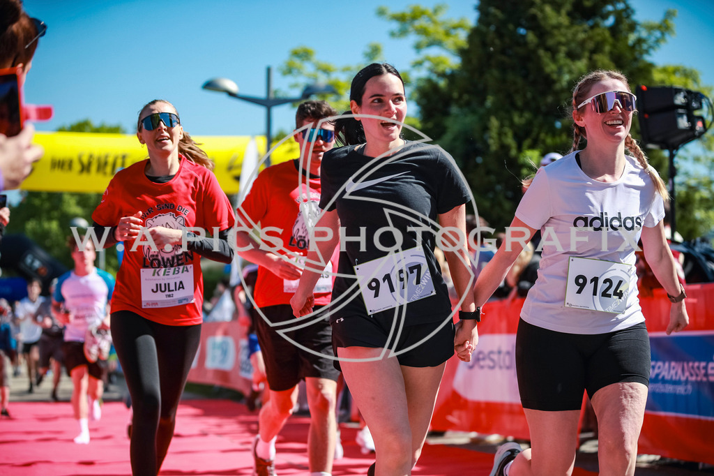 ..... | LINZ,AUSTRIA,27.April 25, Int. 3 Brückenlauf Linz  , Image shows: Photo: WAPICS / Manuel Binder