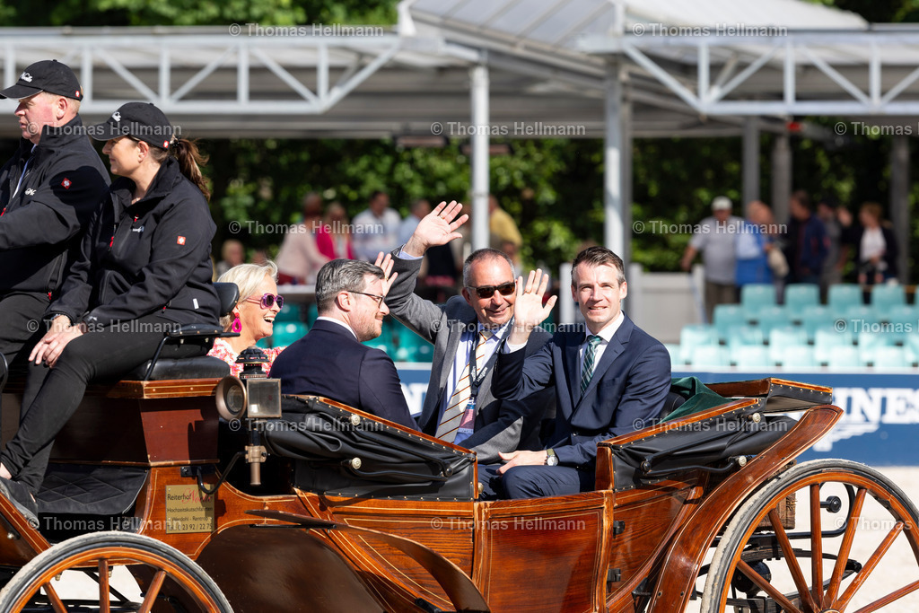 TH_Dennis Peiler_ Rosalie von Landsberg-Velen_ Böse_ Hans Joachim Erbel_19563 | Longines Balve Optimum 2024 am 09.06.24 in Balve, Schloss Wocklum, Thomas Hellmann, Dennis Peiler, Rosalie von Landsberg-Velen, Böse, Hans Joachim Erbel