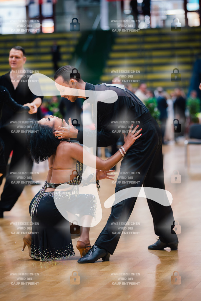Hessen Tanzt WDSF International Open Latin 15th (37) Roman Kiparin _ Olga Kiparina (WDSF)-2025-05-18-3113 | Webshop for digital downloads and prints of dance sport, event & show photographer Julian Link - Realisiert mit Pictrs.com