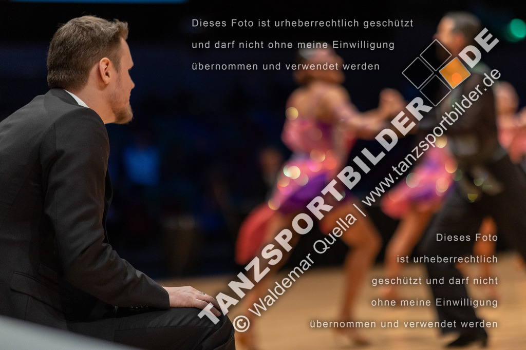 20221112-02294 | Hier finden Sie Tanz Bilder vom Latein und Standard Formationen tanzen. Sportbilder vom Tanzsport. Schöne Fotos und von Weltmeisterschaft, Europameisterschaft, Bundesliga, Regionalliga, Oberliga und Landesliga sowie von GOC Stuttgart, DanceComp, WM Bremen