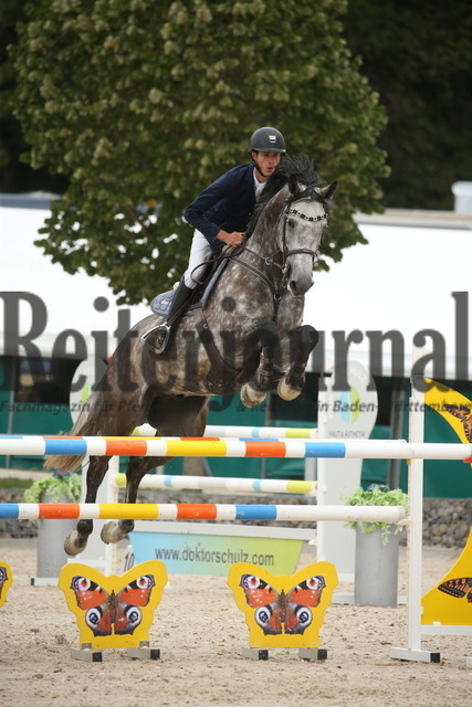 Villingendorf_2022_Prfg.Nr.08_zwei Phasen_Springprfg.Kl.M_Youngster_Marian Müller_Coupe (4) | Alle Fotos der Reiterjournal Fotografin Doris Matthaes im Reiterjournal Online-Fotoshop. - Realisiert mit Pictrs.com