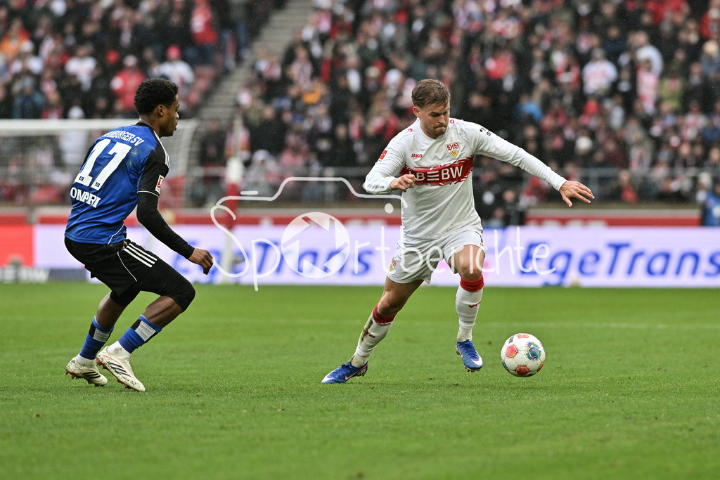 VfB Stuttgart - Hamburger SV | STUTTGART, GERMANY - 12. APRIL: tackle between Warmed OMARI (Hamburger SV 17) und Maximilian MITTELSTÄDT (VfB Stuttgart 7) during the Bundesliga Match between VfB Stuttgart vs. Hamburger SV on Matchday 29 at MHP Arena / DFL REGULATIONS PROHIBIT ANY USE OF PHOTOGRAPHS AS IMAGE SEQUENCES AND/OR QUASI-VIDEO