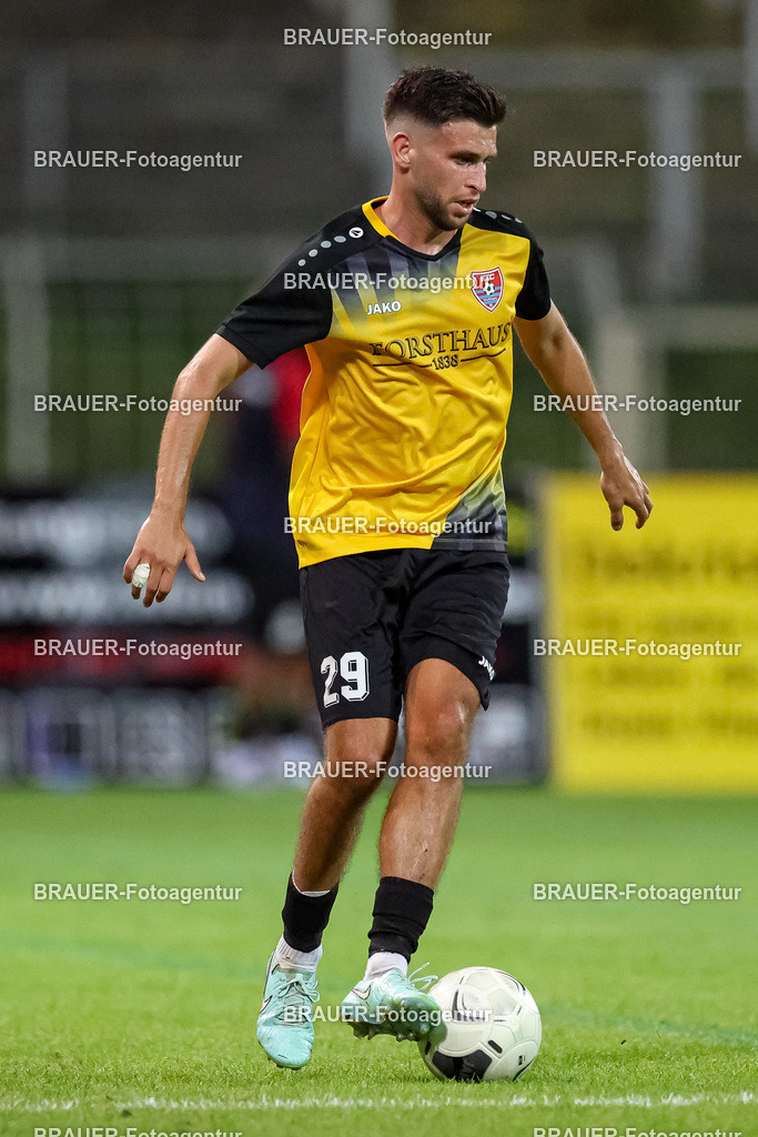 SB_KFCBAU_20250815_5625.JPG -  - KFC Uerdingen - SF Baumberg - Oberliga Niederrhein | Krefeld, Deutschland, 15.08.25: Mohammed Yasin Benslaiman Benktib (KFC Uerdingen) in Aktion, am Ball, Einzelaktion während des Oberliga Niederrhein Spiels zwischen KFC Uerdingen - SF Baumberg in der Grotenburg Stadion am 15. August 2025 in Krefeld, Deutschland. (Foto von Stefan Brauer/Brauer-Fotoagentur)