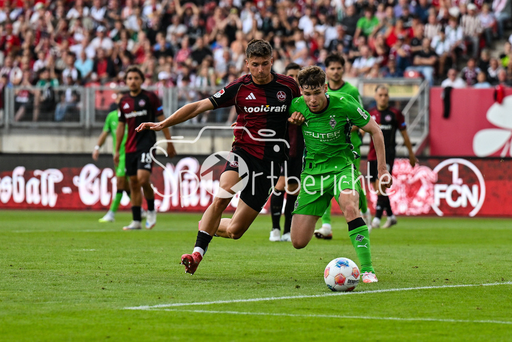 1. FC Nürnberg - Borussia Mönchengladbach | Im Duell Semir TELALOVIC (1. FC Nuernberg 9) und Lukas ULLRICH (Borussia Moenchengladbach 26) / Zweikampf / Testspiel: 1. FC Nuernberg - Borussia Mönchengladbach, Max-Morlock Stadion am 26.07.2025 / DFL REGULATIONS PROHIBIT ANY USE OF PHOTOGRAPHS AS IMAGE SEQUENCES AND/OR QUASI-VIDEO