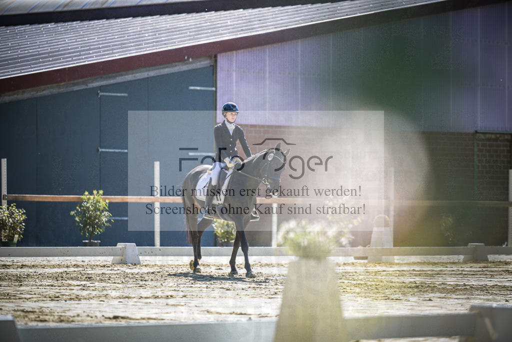 DOS_2367 | Entdecke hochwertige Reitturnierfotos von Foto Oger. Professionell, emotional und authentisch – jetzt Lieblingsmomente im Shop bestellen.Deutschlandweite Turnierfotografie. - Realisiert mit Pictrs.com