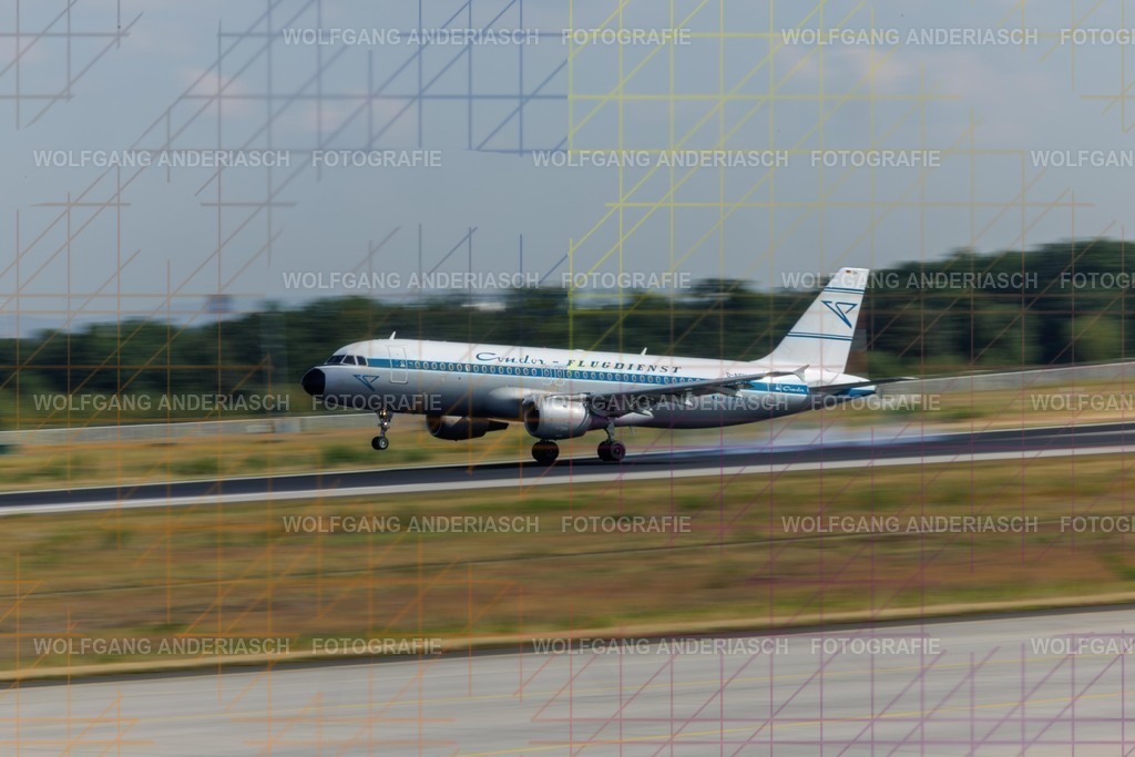 2025710-094809_FRA_25 R_R3B_3752 | Am Flughafen Frankfurt am Main treffen Dynamik und Präzision aufeinander: Startende und landende Flugzeuge verschiedenster Airlines, festgehalten in Farbe und Schwarz-Weiß. Von kraftvollen Silhouetten bis zur majestätischen Erscheinung der Königin der Lüfte – zeitlose Momente moderner Luftfahrt. - Realisiert mit Pictrs.com