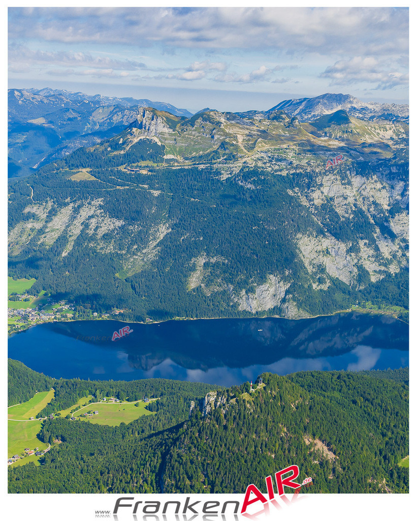 Luftaufnahme von  Altaussee - Die Luftaufnahme wurde 2025 vom UL-Flugzeug heraus erstellt ( keine Drohne ) - Hochauflösende Luftaufnahme - für professionelle Ausdrucke geeignet. Die Geschenkidee !Mit Lizenz und Bildrechte bestellbar