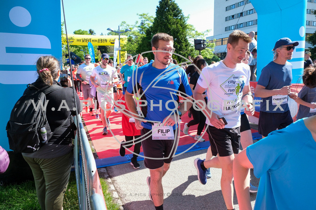 ..... | LINZ,AUSTRIA,27.April 24, Int. 3 Brückenlauf Linz  , Image shows: Photo: WAPICS / Michael ring