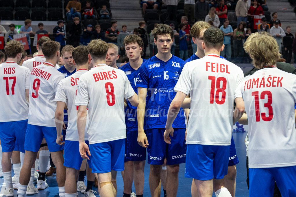 2025 Men's U19 WFC - Finland v Czechia | Shakehands after the game during 2025 Men's U19 WFC, Switzerland: 04.05.2025, Zürich, Swiss Life Arena.Event page: <a href="https://www.u19wfc2025.ch/">www.u19wfc2025.ch</a>Credit: Markus Aeschimann, <a href="https://markus-aeschimann.ch">markus-aeschimann.ch</a>Instagram: <a href="https://instagram.com/sportfotografie.aeschimann">@sportfotografie.aeschimann</a> - Realisiert mit Pictrs.com