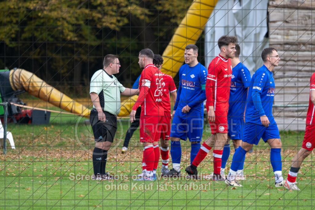20251019_164347_0199 | #,FV Vorwärts Faurndau (rot) vs. TSV RSK Esslingen (blau), Fußball, Bezirksliga - Bezirk Neckar/Fils, 09. Spieltag, Saison 2025/2026, Rasenplatz, Im Dittlau 2, 73035 Göppingen, 19.10.2025 - 15:30 Uhr,Foto: PhotoPeet-Sportfotografie/Peter Harich