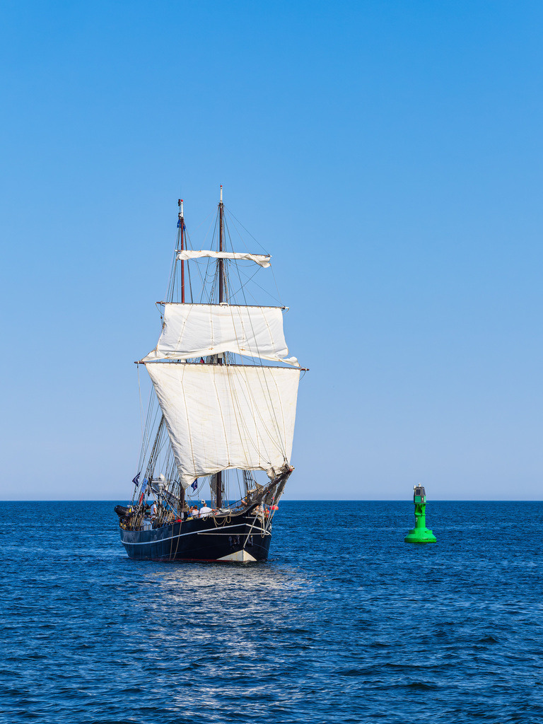 Segelschiff auf der Ostsee während der Hanse Sail in Rostock | Segelschiff auf der Ostsee während der Hanse Sail in Rostock.