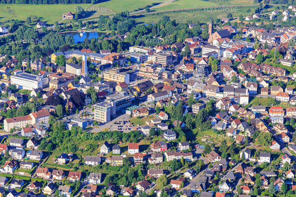 Stadtzentrum | Luftbild: Stadtzentrum im Ortsteil Saint Georgen im Schwarzwald in St. Georgen im Schwarzwald im Bundesland Baden-Württemberg in Deutschland. Foto: IMG_149183.jpg vom 29.06.2025 durch Werner Riehm/FLY-FOTO.de - Realisiert mit Pictrs.com