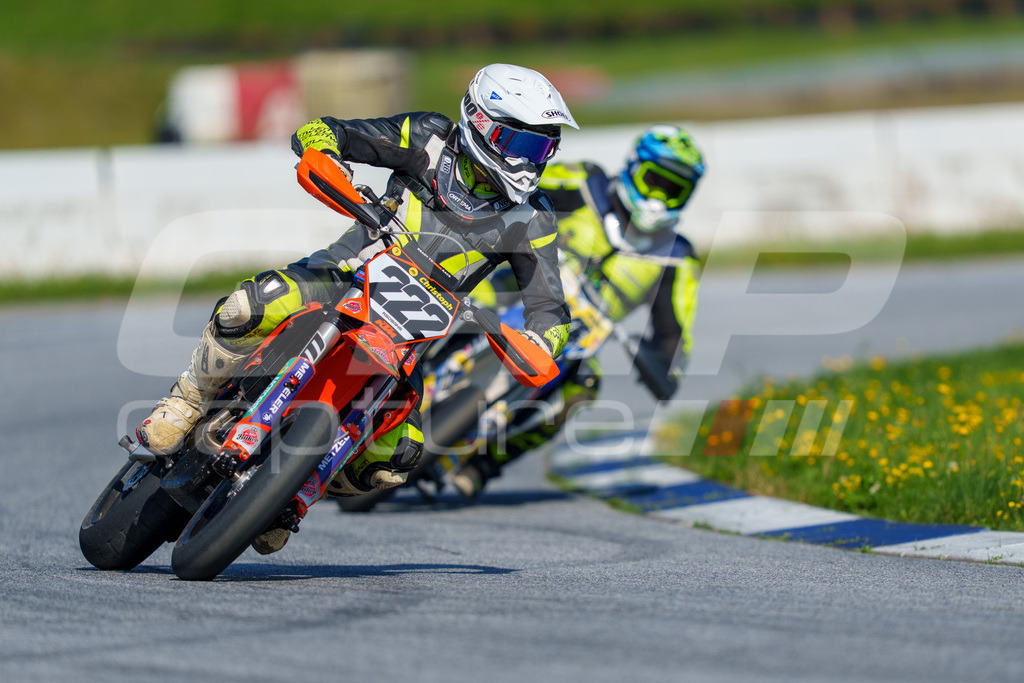 SuperMoto_Staatsmeisterschaft_Greinbach_161 | GRIPcapture steht für authentische Sportfotografie in Österreich – für Momente, die mehr sind als Geschwindigkeit oder Ergebnis. Es geht um Emotion, Spannung, Fokus und den Augenblick, der oft nur einen Wimpernschlag dauert.Ob Motorsport, Teamsport oder 